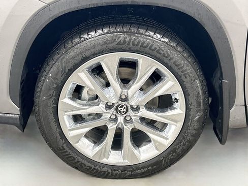 New 2026 Toyota Highlander Limited AWD/4WD image 8