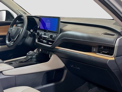 Used 2024 Toyota Grand Highlander AWD image 28