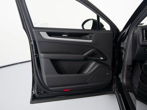 New 2026 Porsche Cayenne E-Hybrid Coupe image 12