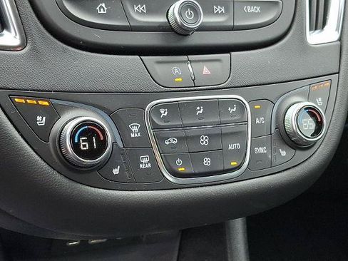 Certified 2025 Chevrolet Malibu LT FWD image 16