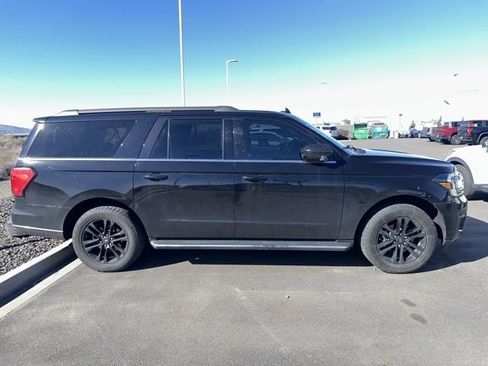 Used 2023 Ford Expedition Max XLT image 2