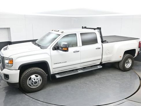 Used 2018 GMC Sierra 3500 Denali w/ Duramax Plus Package image 23