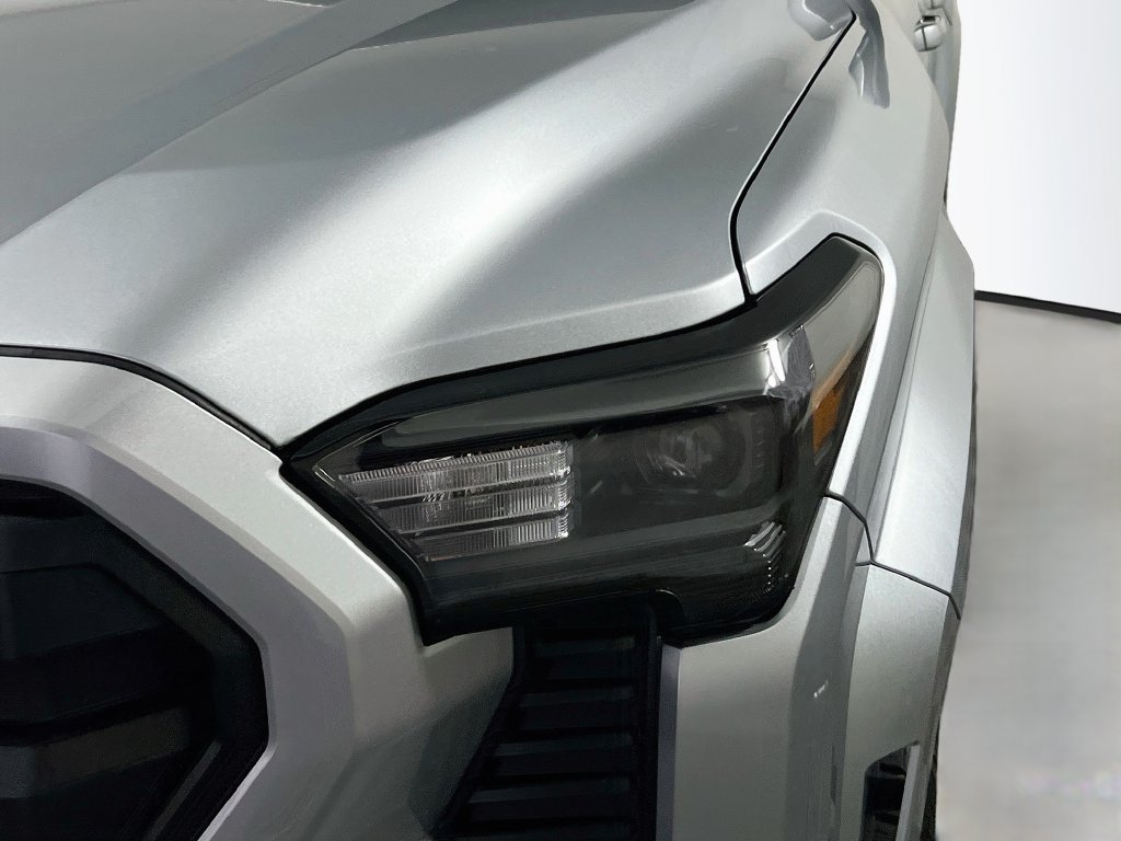 Used 2024 Toyota Tacoma SR5 AWD/4WD image 9