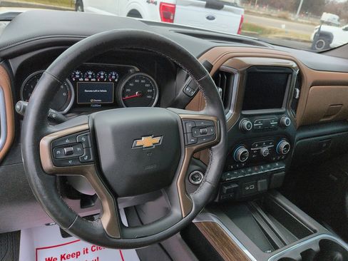 Used 2021 Chevrolet Silverado 1500 High Country w/ Technology Package image 9