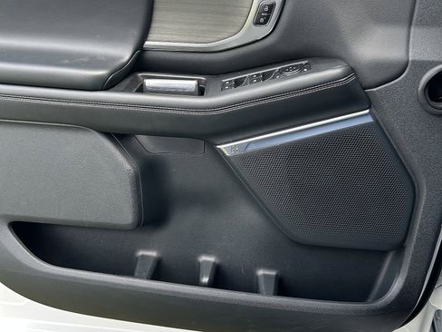 Used 2025 Ford Expedition Platinum image 15