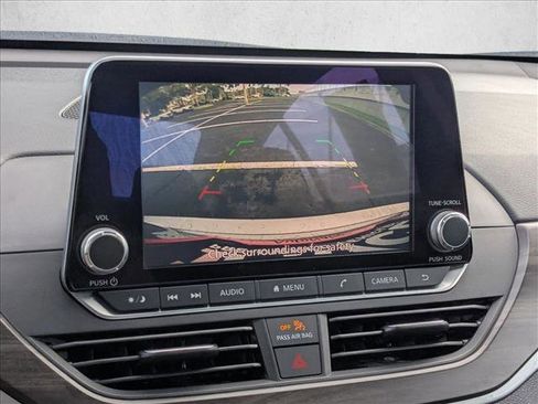 Used 2024 Nissan Altima 2.5 SV image 13