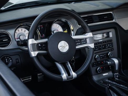 Used 2010 Ford Mustang GT Premium image 6