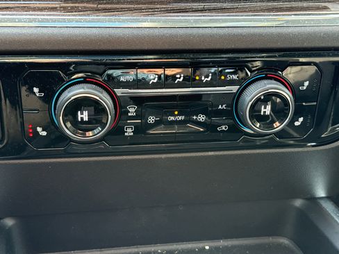 Used 2024 Chevrolet Silverado 2500 LT w/ Convenience Package image 17