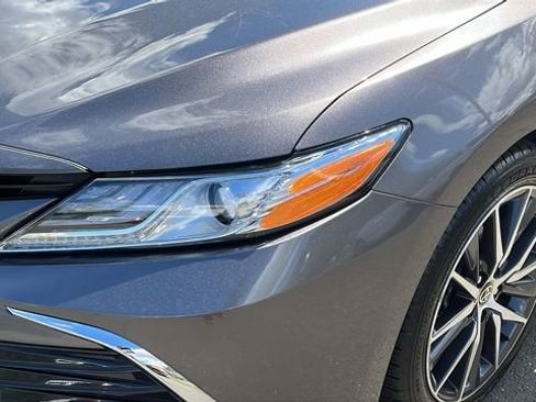 Used 2021 Toyota Camry XLE image 7