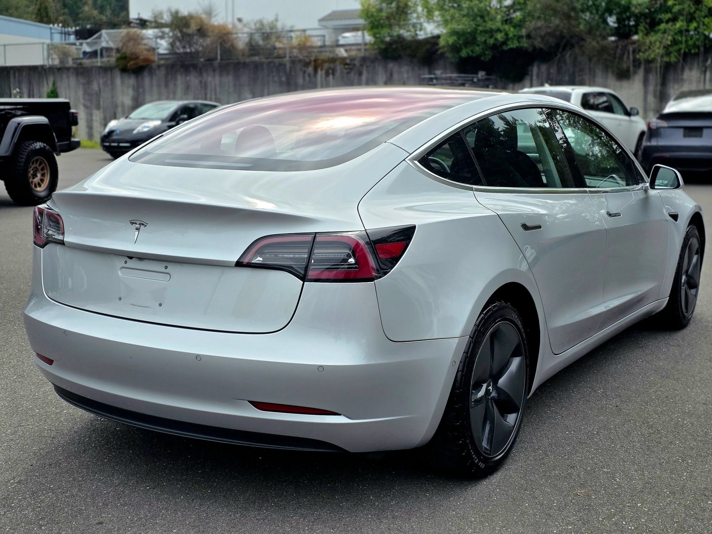 Used 2018 Tesla Model 3 Long Range RWD image 12
