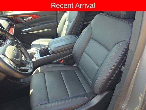 Used 2025 Chevrolet Traverse Z71 AWD/4WD image 5