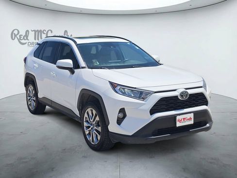 Used 2020 Toyota RAV4 XLE Premium FWD image 7