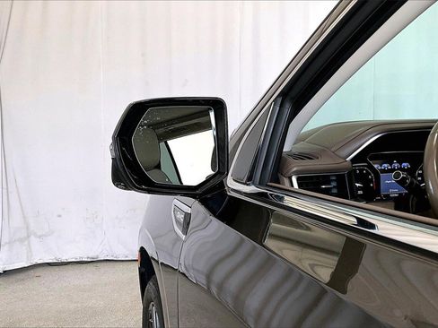 Used 2021 GMC Yukon Denali w/ Denali Premium Package image 10