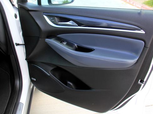 Used 2024 Buick Enclave Essence w/ Experience Buick Package image 31