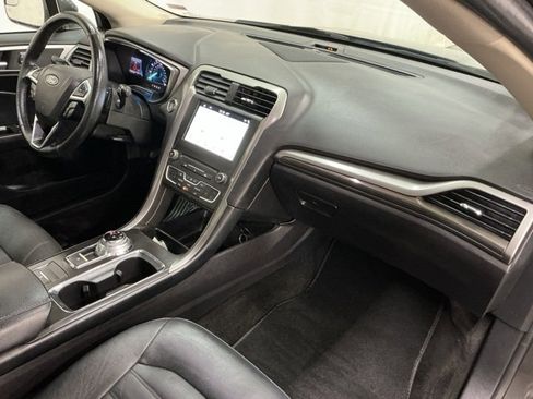 Used 2018 Ford Fusion SE w/ Fusion SE Technology Package image 18