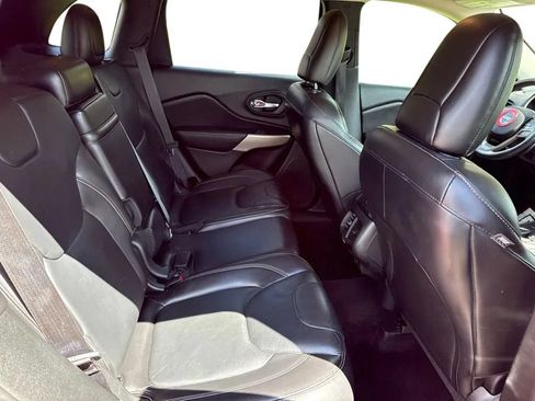 Used 2017 Jeep Cherokee Limited AWD/4WD image 30