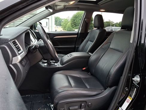 Used 2018 Toyota Highlander XLE AWD/4WD image 14