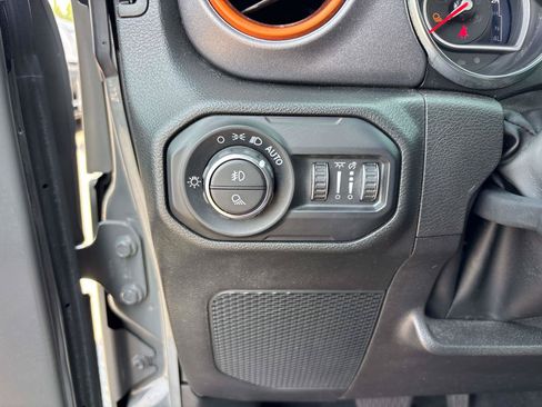 Used 2022 Jeep Gladiator Mojave w/ Cold Weather Group AWD/4WD image 18