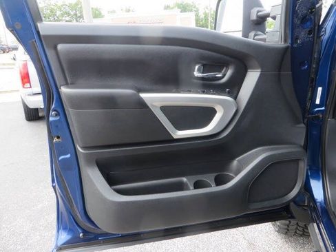 Used 2021 Nissan Titan SV w/ SV Convenience Package AWD/4WD image 9