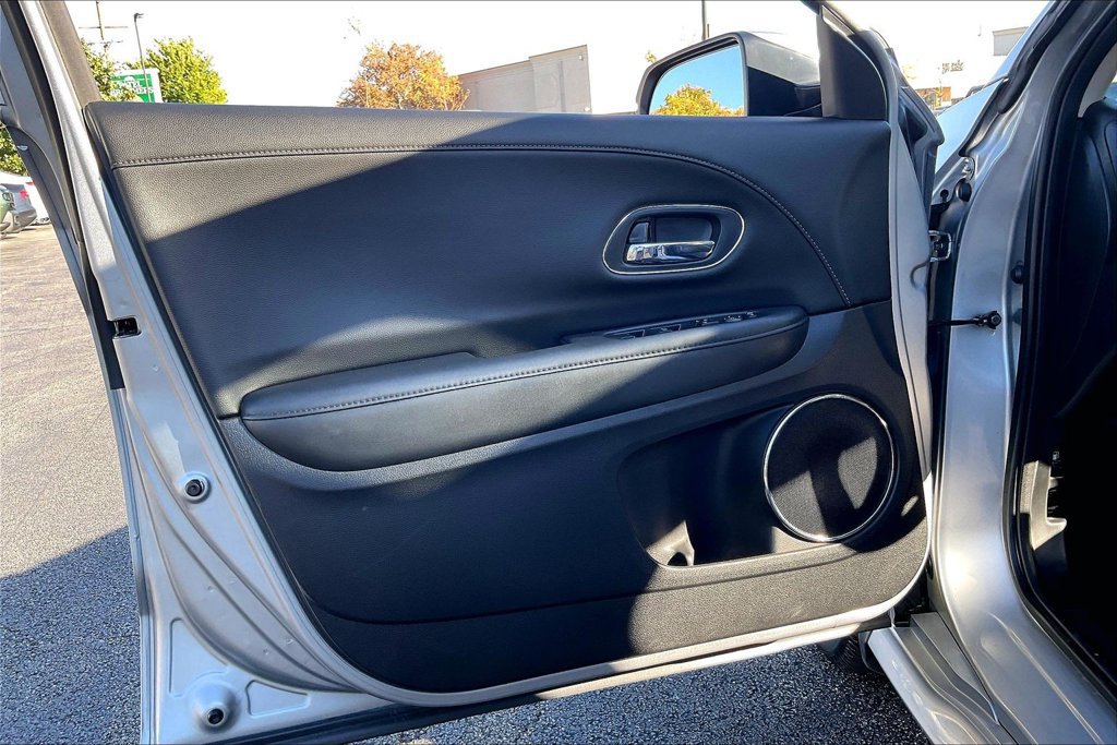 Used 2020 Honda HR-V Touring image 26