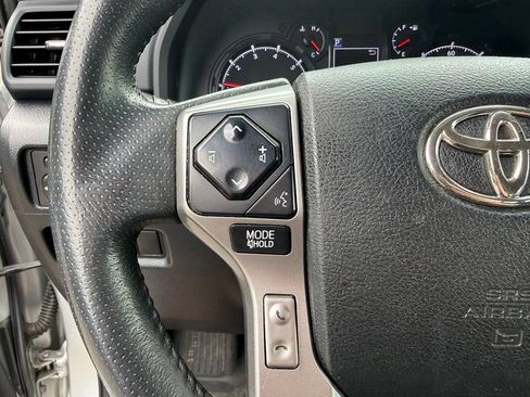 Used 2020 Toyota 4Runner SR5 AWD/4WD image 28