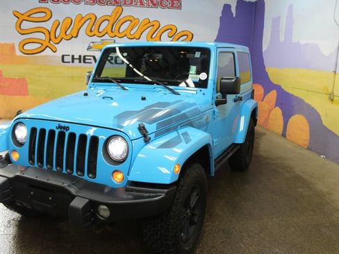 Used 2017 Jeep Wrangler Sahara AWD/4WD image 4