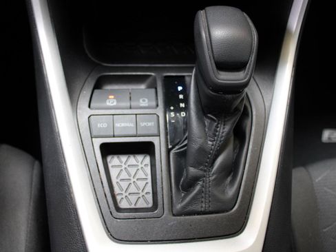Used 2022 Toyota RAV4 XLE FWD image 20