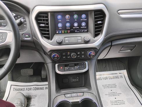 Used 2023 GMC Acadia SLT FWD image 8