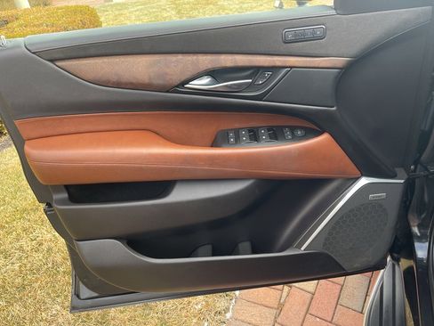 Used 2019 Cadillac Escalade ESV Luxury w/ LPO, Escalade Noir Package image 21