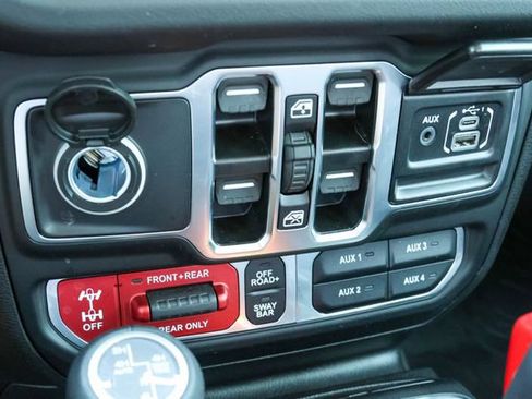 Used 2025 Jeep Gladiator Rubicon AWD/4WD image 23