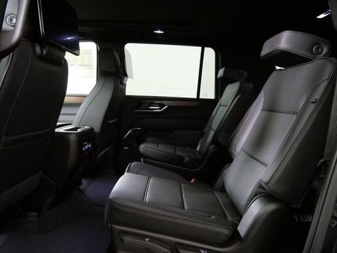 New 2026 GMC Yukon XL Denali w/ Denali Reserve Package image 16