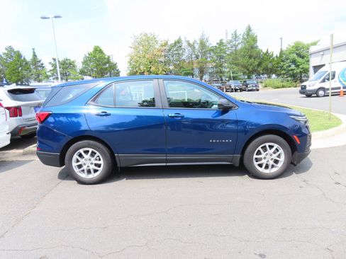 Used 2023 Chevrolet Equinox LS FWD image 4