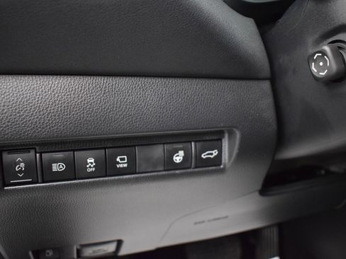 Used 2023 Toyota Venza Limited image 17