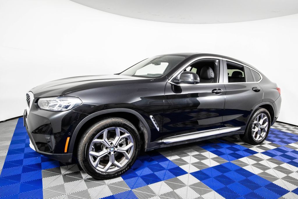Used 2024 BMW X4 xDrive30i w/ Parking Assistance Package AWD/4WD image 2