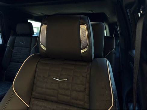 Used 2026 Cadillac Escalade Platinum Sport w/ LPO, ONYX Package image 31