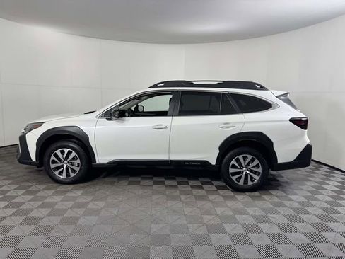 Used 2025 Subaru Outback Premium image 11