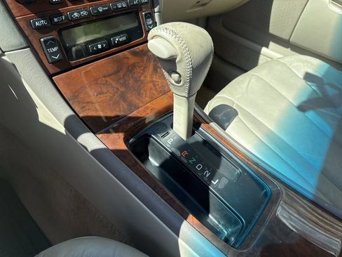 Used 2001 Toyota Avalon XLS image 23