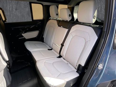 Used 2025 Land Rover Defender 110 S image 22