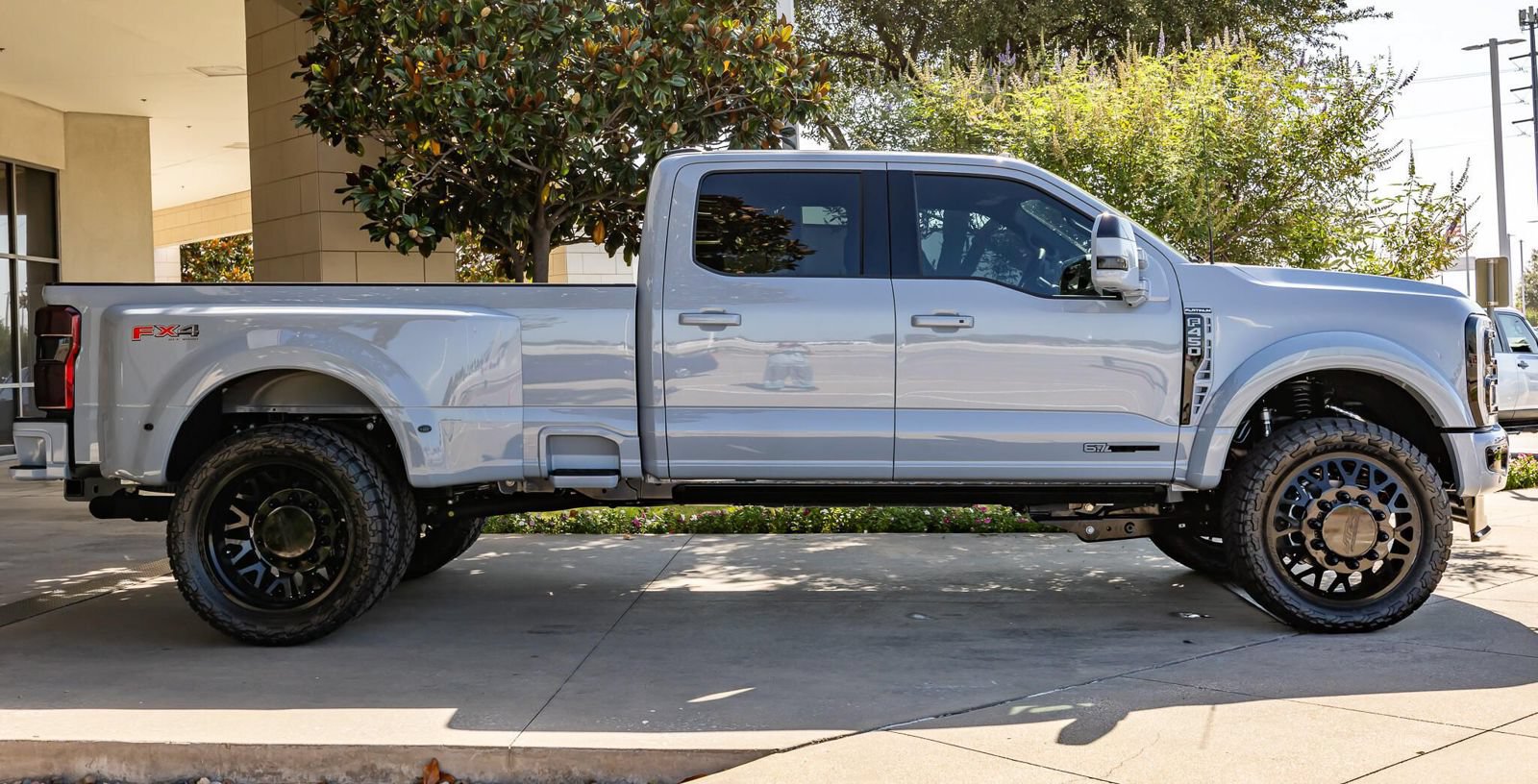 Used 2026 Ford F450 Platinum w/ FX4 Off-Road Package AWD/4WD image 11