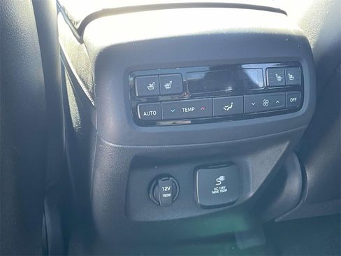 Used 2023 Hyundai Palisade Calligraphy image 13
