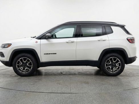 Used 2025 Jeep Compass Trailhawk AWD/4WD image 5