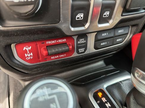 Used 2022 Jeep Wrangler Rubicon w/ LED Lighting Group AWD/4WD image 17