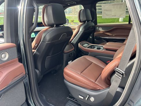 New 2026 Lincoln Navigator Reserve AWD/4WD image 27