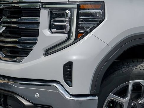 New 2026 GMC Sierra 1500 SLT AWD/4WD image 3
