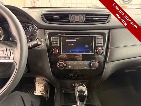 Used 2018 Nissan Rogue SV image 22