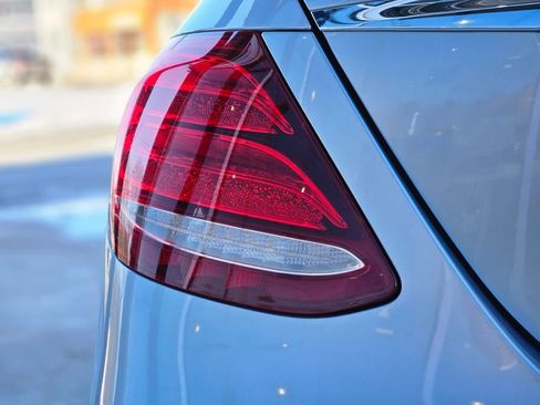 Used 2017 Mercedes-Benz E 300 4MATIC image 9