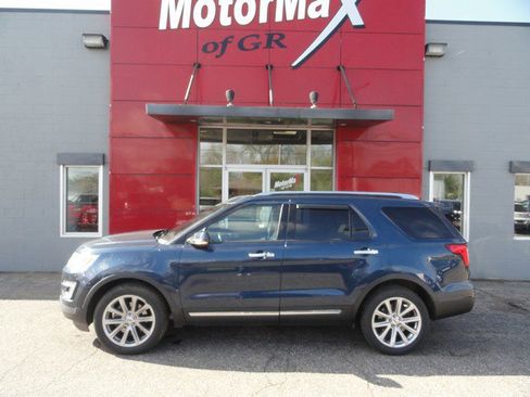 Used 2017 Ford Explorer Limited AWD/4WD image 2