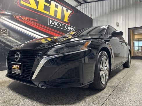Used 2023 Nissan Altima 2.5 S FWD image 2
