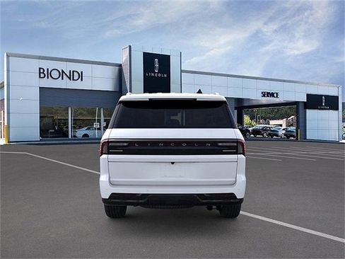 New 2026 Lincoln Navigator Reserve AWD/4WD image 5