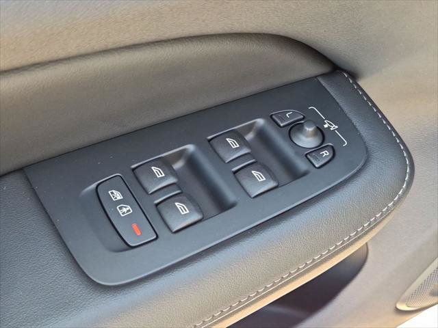 Certified 2025 Volvo V60 B5 Cross Country Ultra AWD/4WD image 11